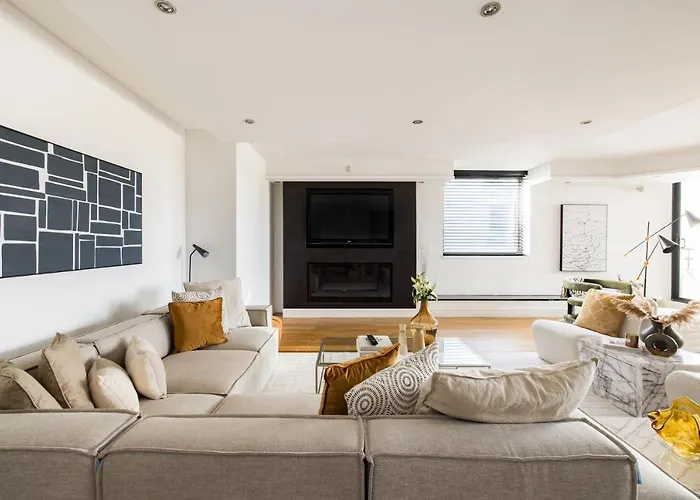 The River Thames View - Stunning 2Bdr Flat With Study Room + Balcony