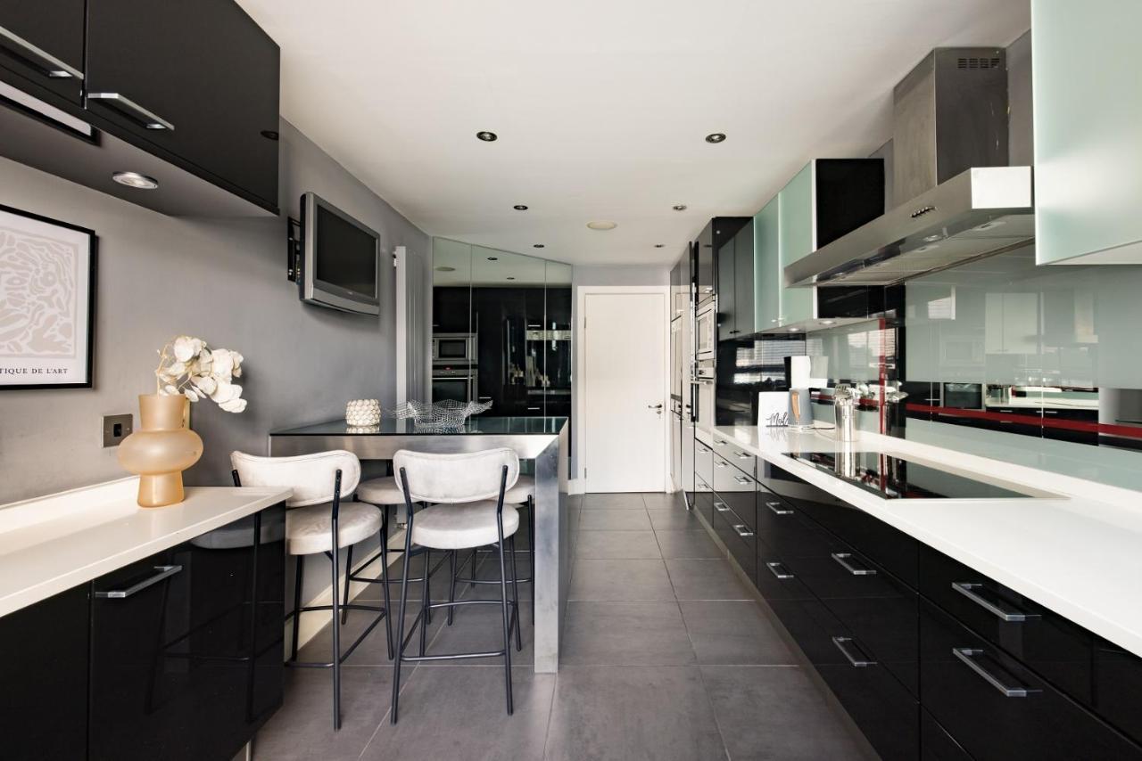 The River Thames View - Stunning 2bdr Flat With Study + Balcony * Londra